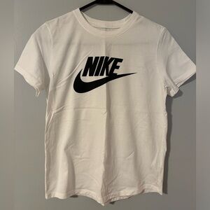 Women’s Nike Tee, size:xs, color: white
